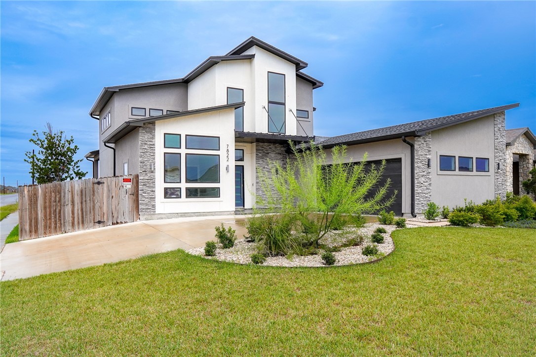 7822 Stampede Dr Property Photo 3