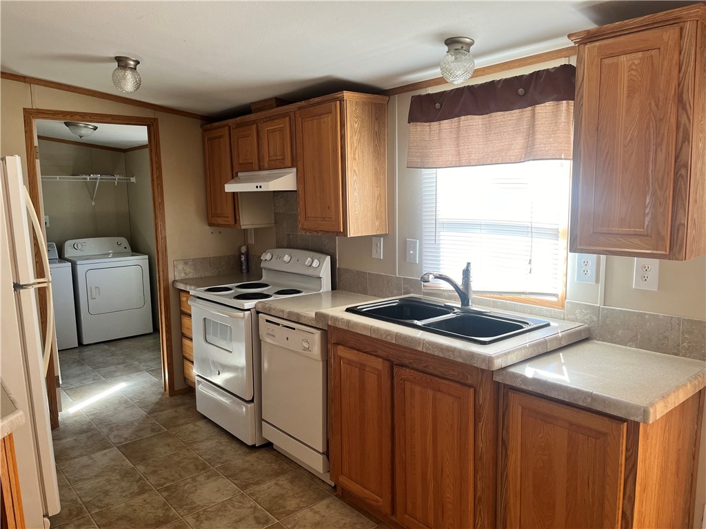 215 Elsie Ave Property Photo 11