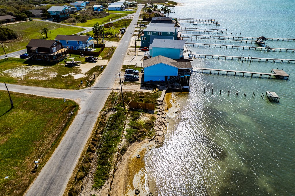 1008 Bayshore Dr Property Photo 3