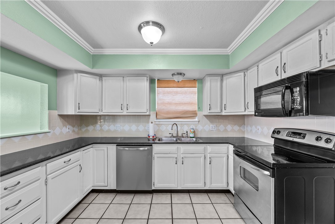 15445 Cruiser St B Property Photo 11