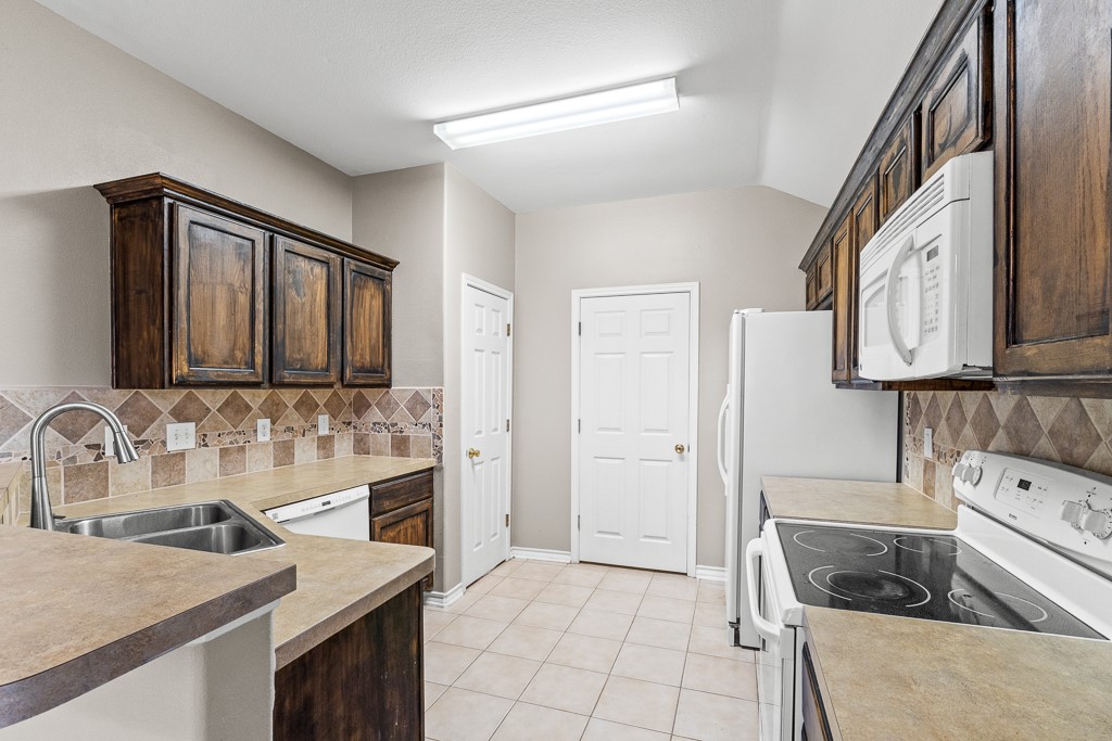 2904 Alice Ln Property Photo 8
