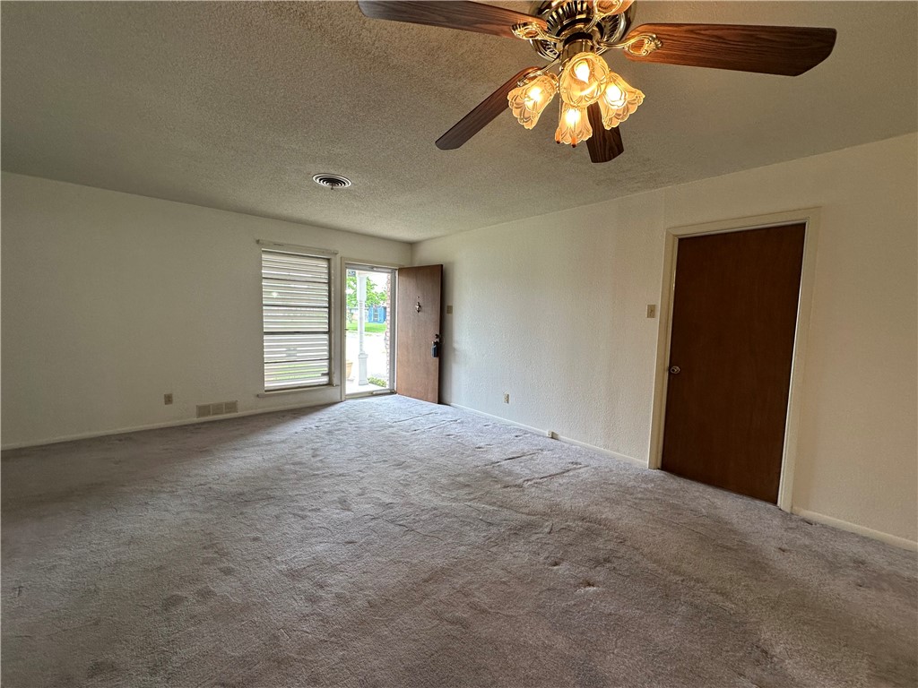 1662 Spicewood Dr Property Photo 2