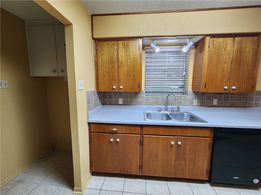 1662 Spicewood Dr Property Photo 16
