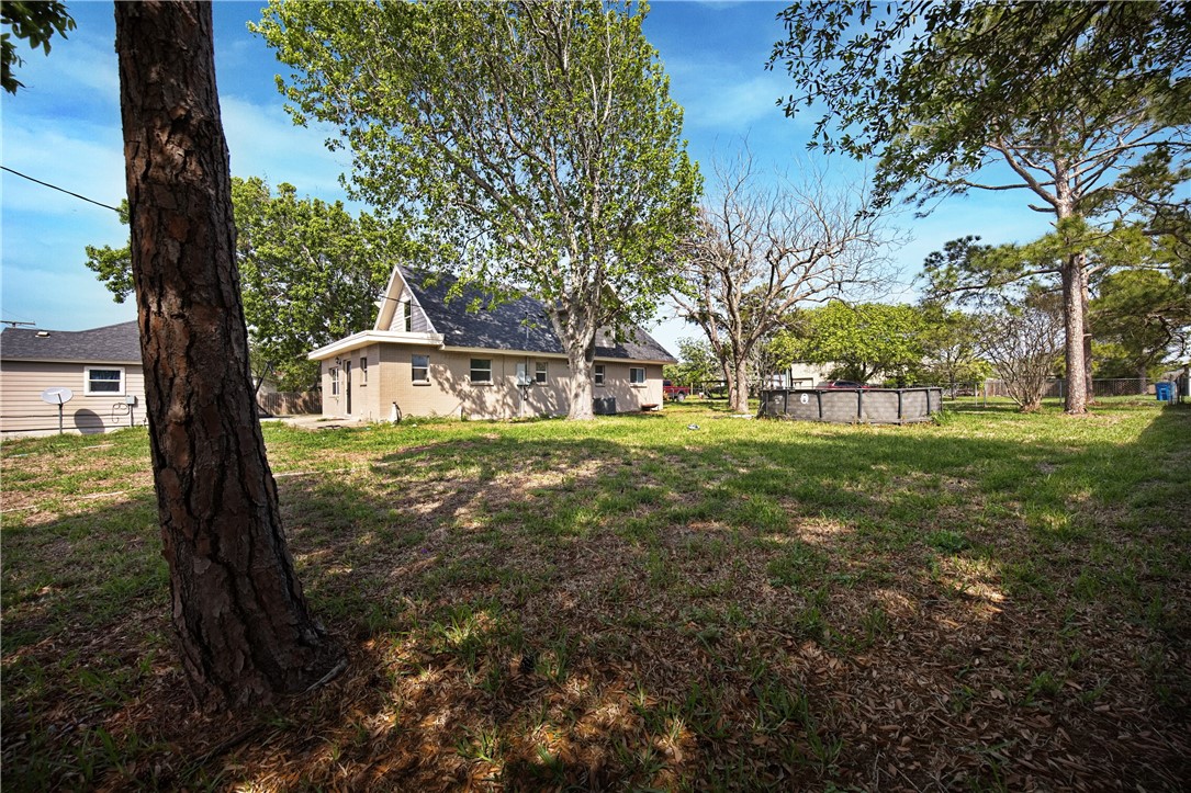 1873 Elizabeth St Property Photo 3