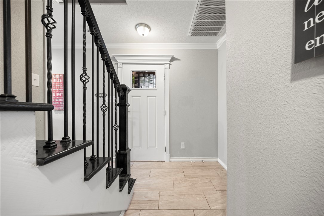 1873 Elizabeth St Property Photo 7