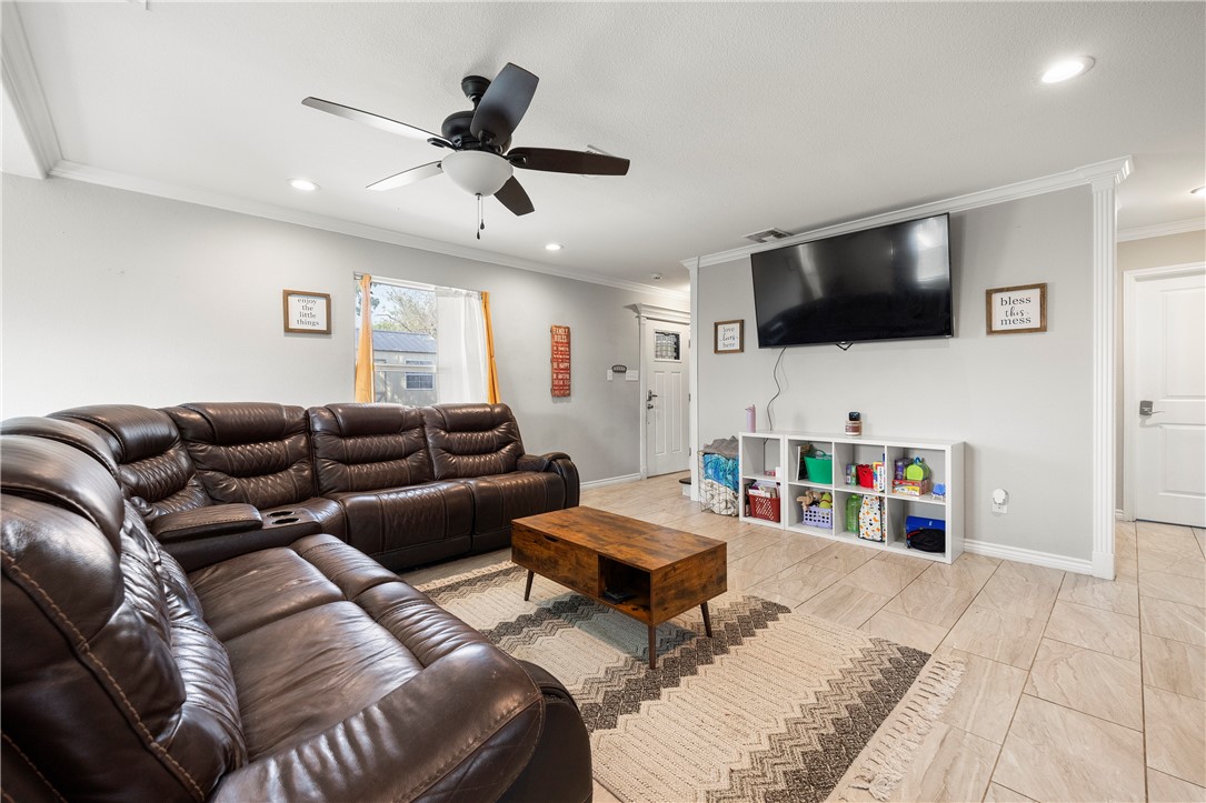1873 Elizabeth St Property Photo 9