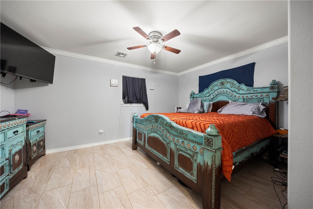 1873 Elizabeth St Property Photo 14