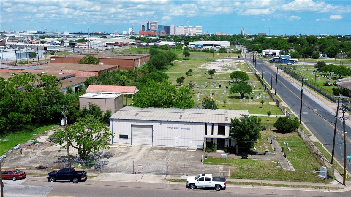 300 Palm Dr Property Photo 2