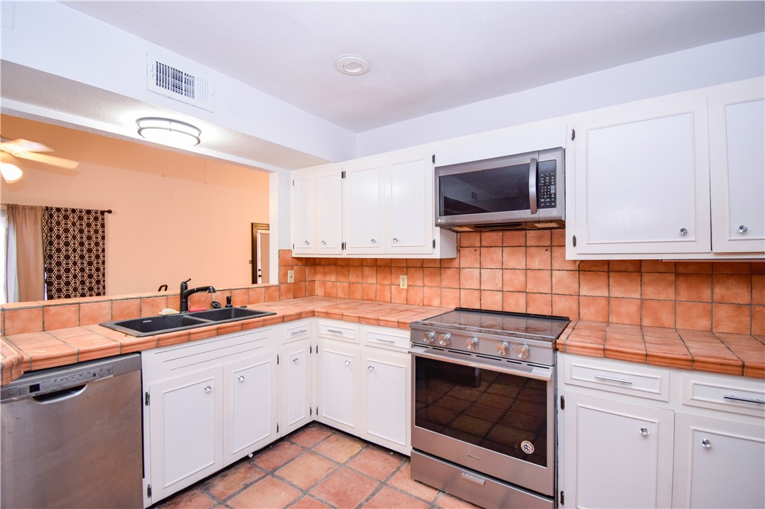 4410 Hebert Property Photo 6