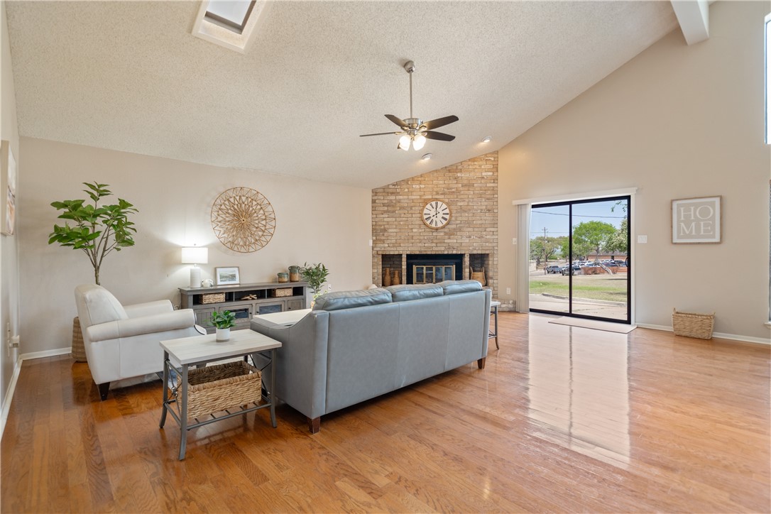 4214 Black Bayou St Property Photo 5
