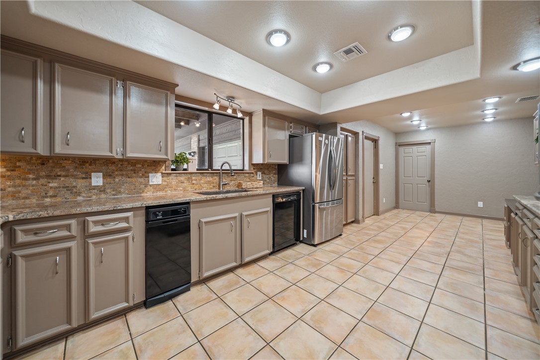 4214 Black Bayou St Property Photo 11