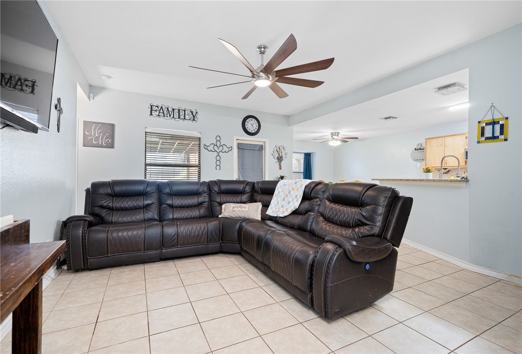 2240 Balboa Dr Property Photo 3