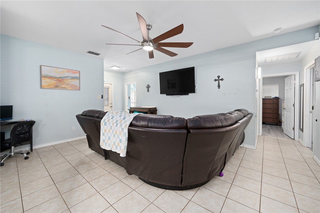 2240 Balboa Dr Property Photo 5