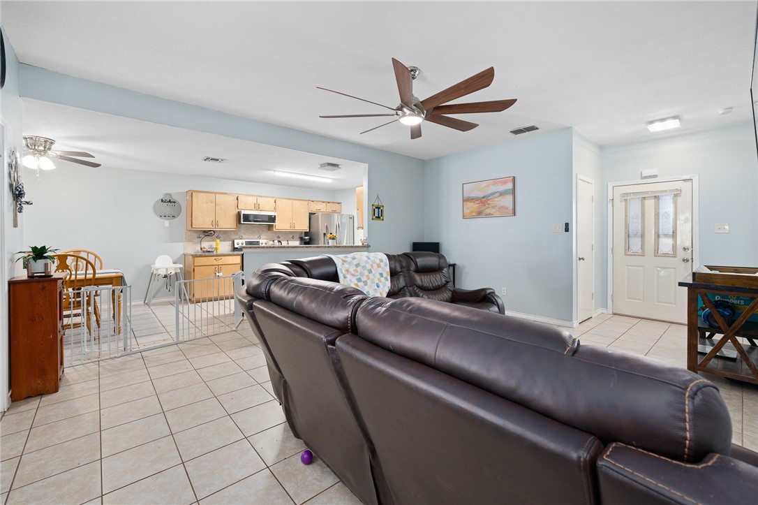 2240 Balboa Dr Property Photo 6