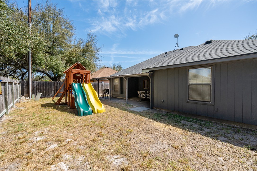 2240 Balboa Dr Property Photo 25