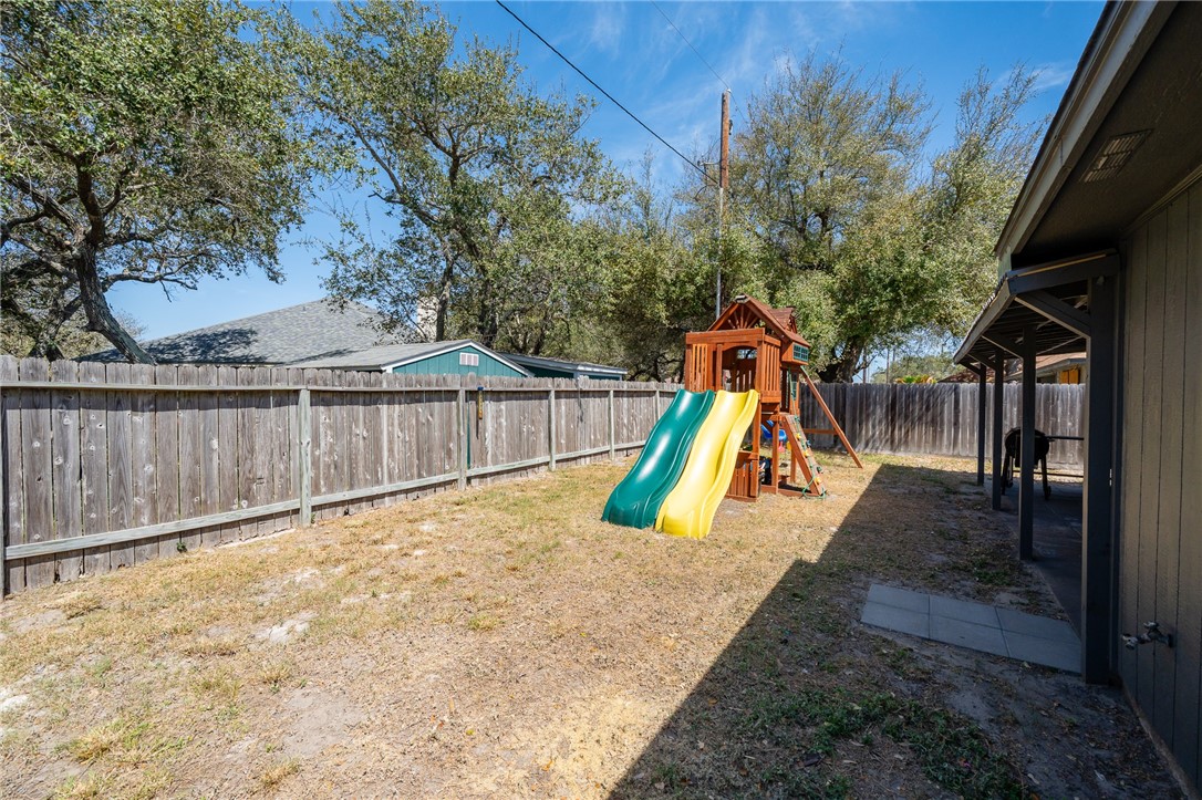 2240 Balboa Dr Property Photo 26