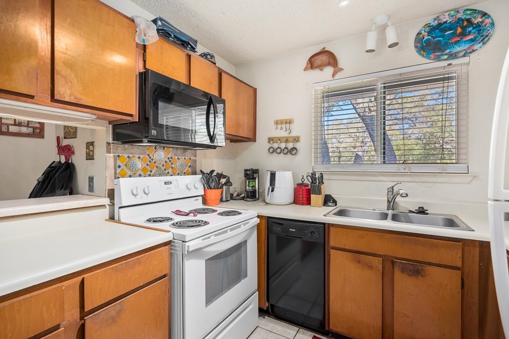 209 Forest Hills #120 Property Photo 6