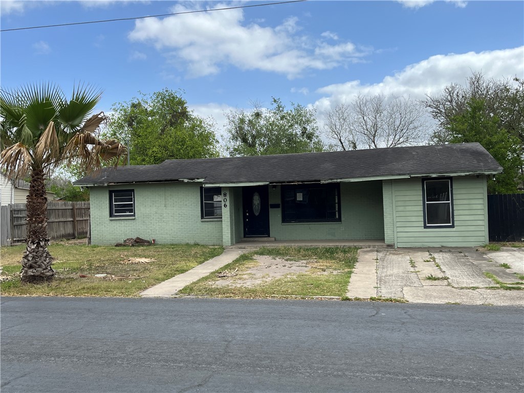 806 N Adams St Property Photo