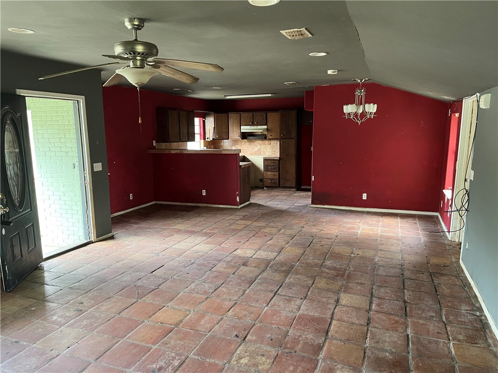 806 N Adams St Property Photo 3