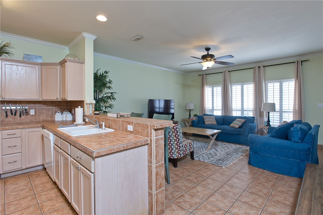 15110 Leeward Dr 203 Property Photo 9
