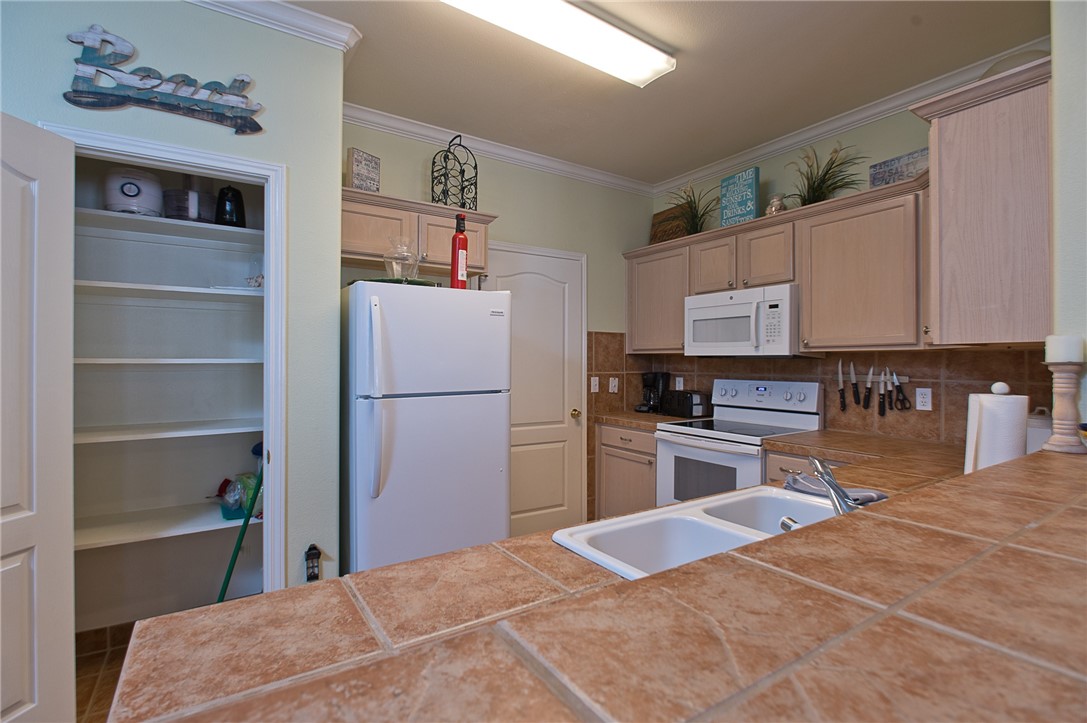 15110 Leeward Dr 203 Property Photo 10