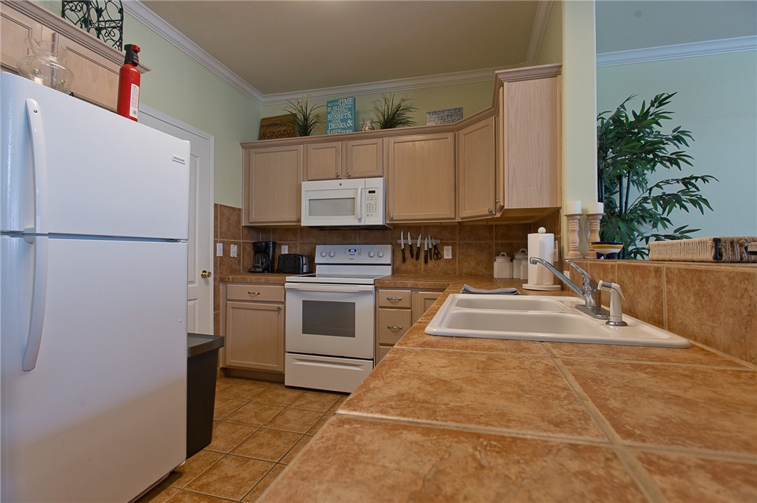 15110 Leeward Dr 203 Property Photo 11