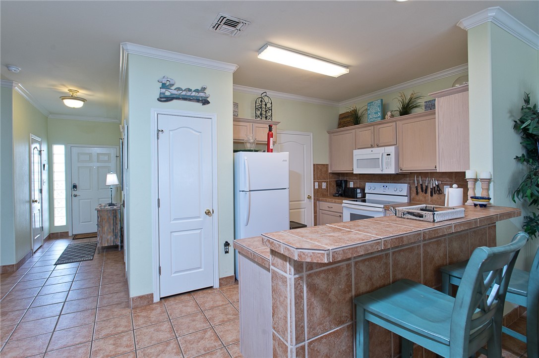 15110 Leeward Dr 203 Property Photo 12