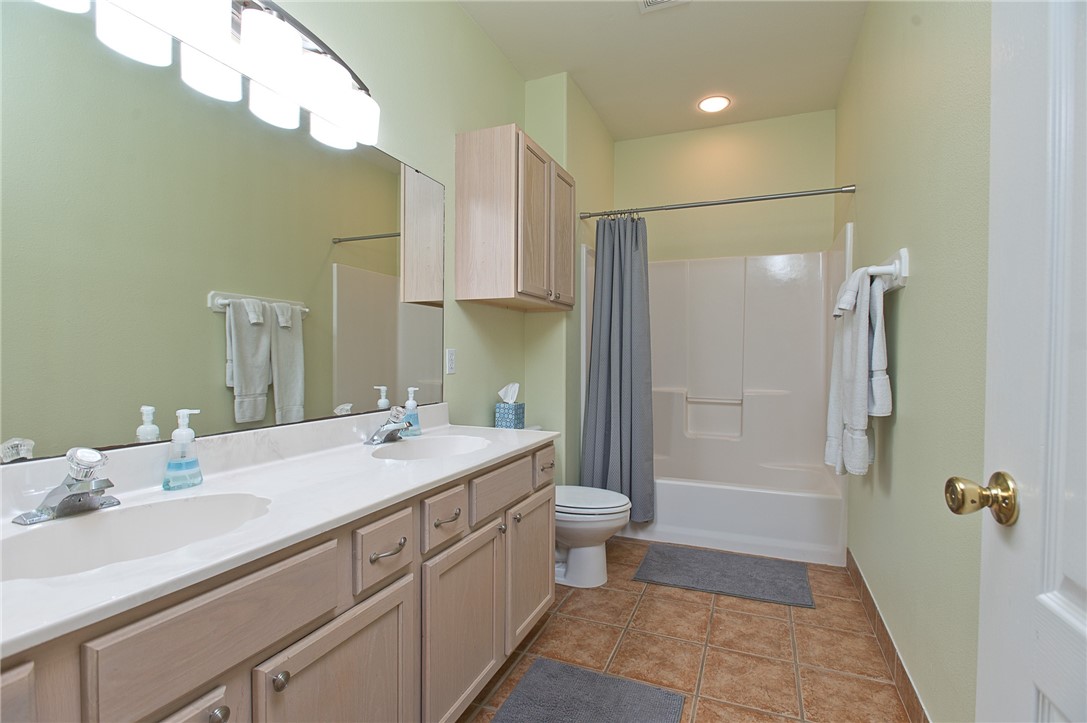 15110 Leeward Dr 203 Property Photo 15