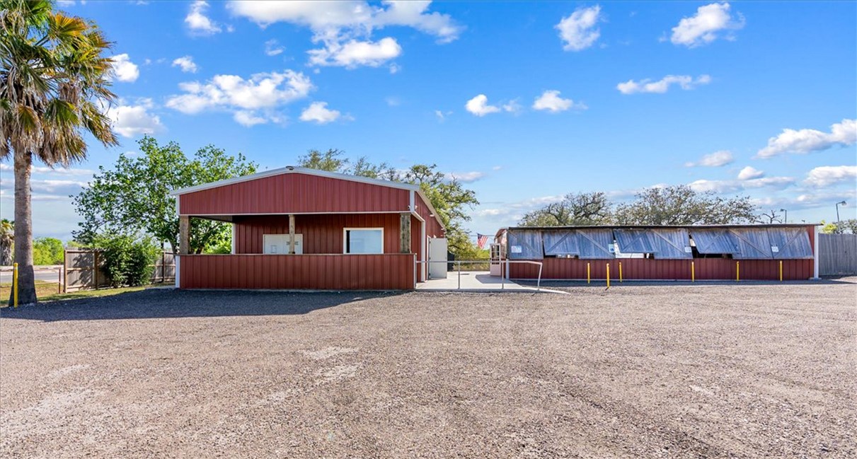 1200 Us-59 Property Photo 2