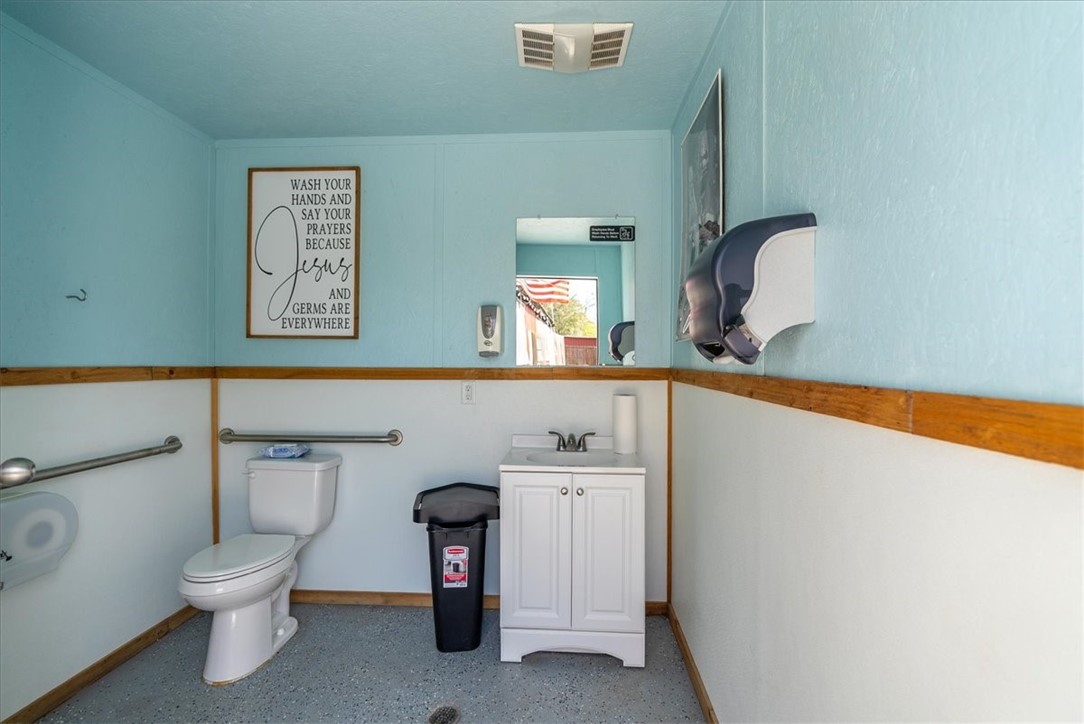 1200 Us-59 Property Photo 21