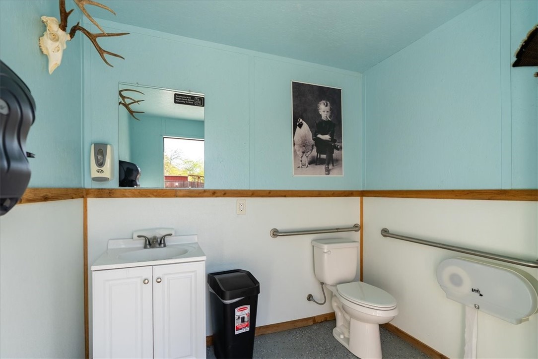 1200 Us-59 Property Photo 22