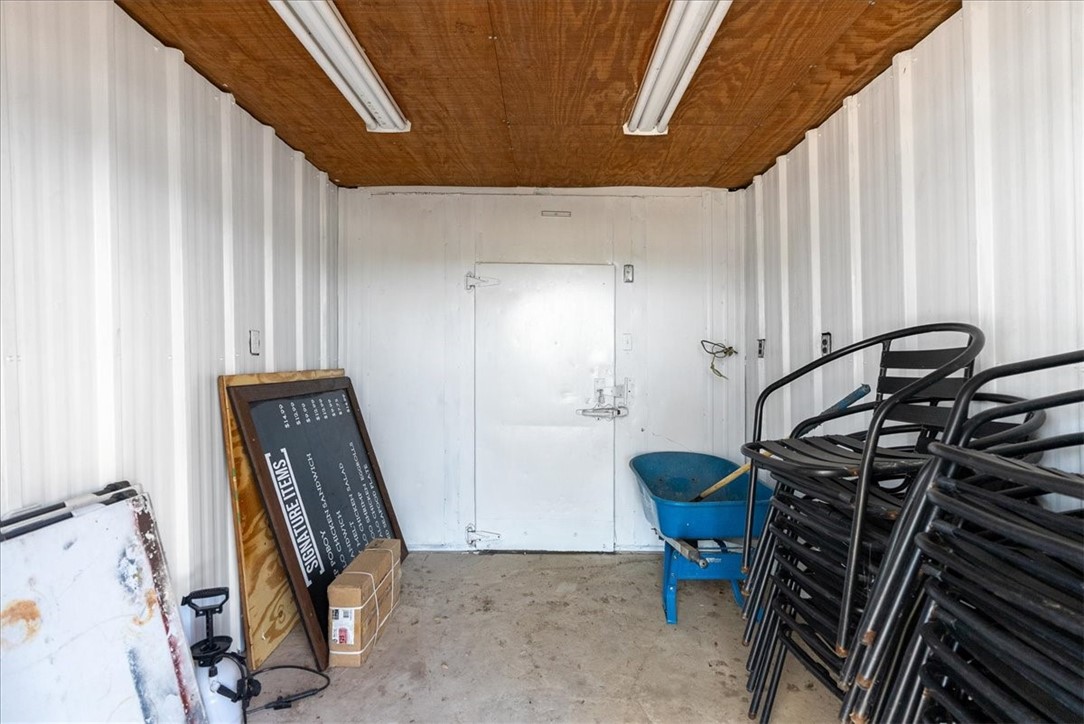 1200 Us-59 Property Photo 28