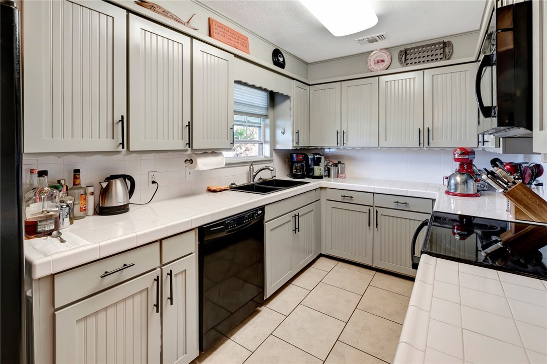 105 Copano Cove Property Photo 10