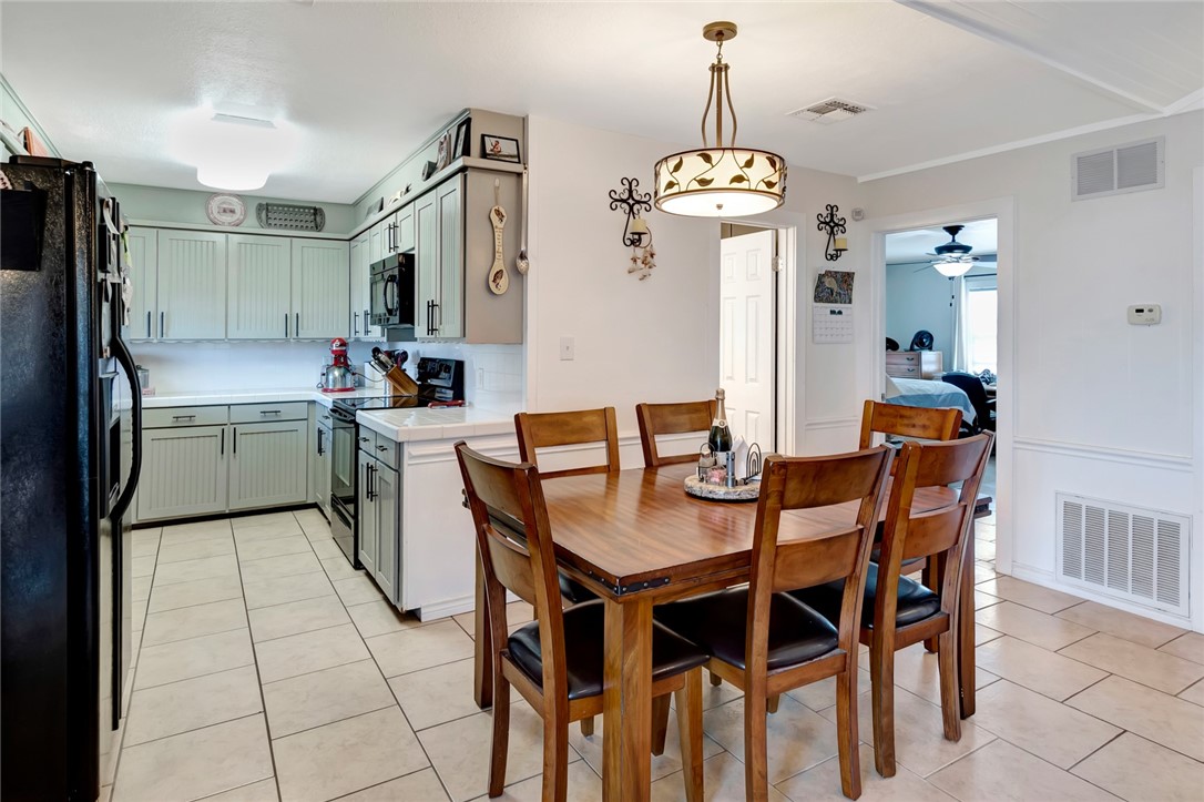 105 Copano Cove Property Photo 11