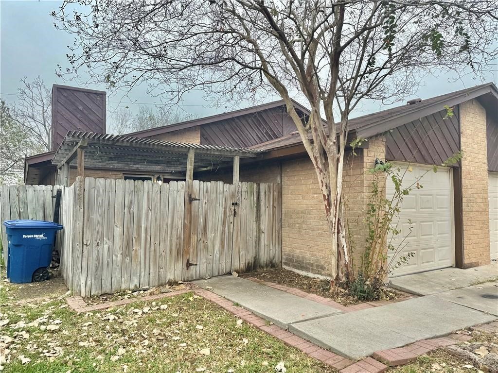 6624 Hardwick Dr A Property Photo 2