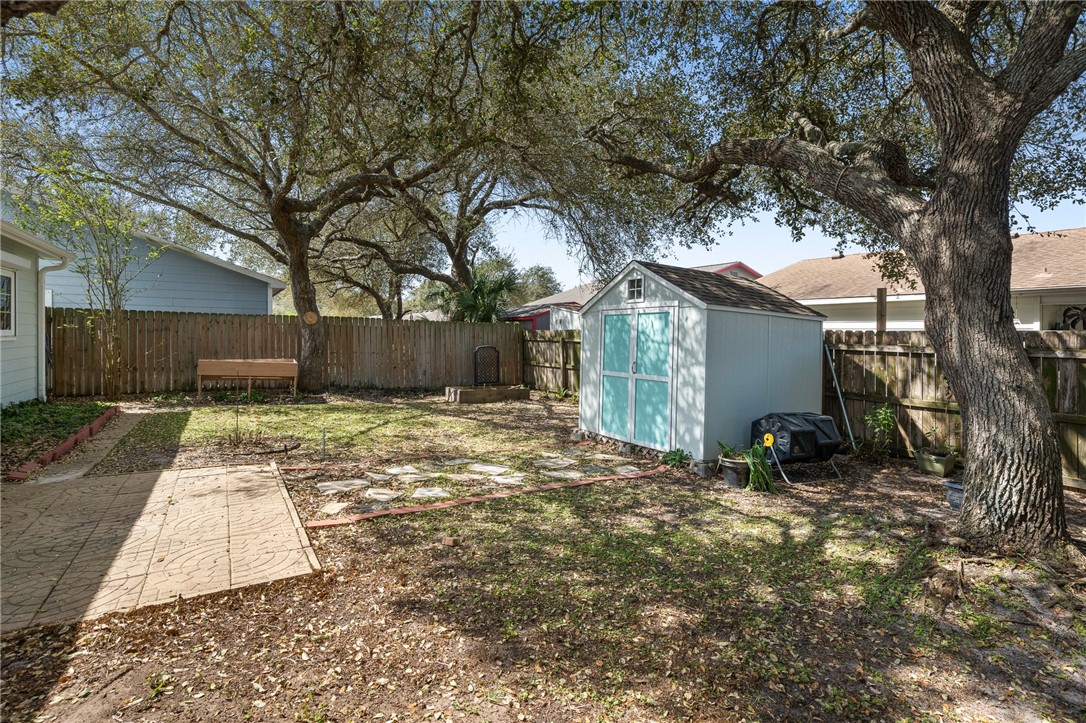 125 Breezy St Property Photo 28