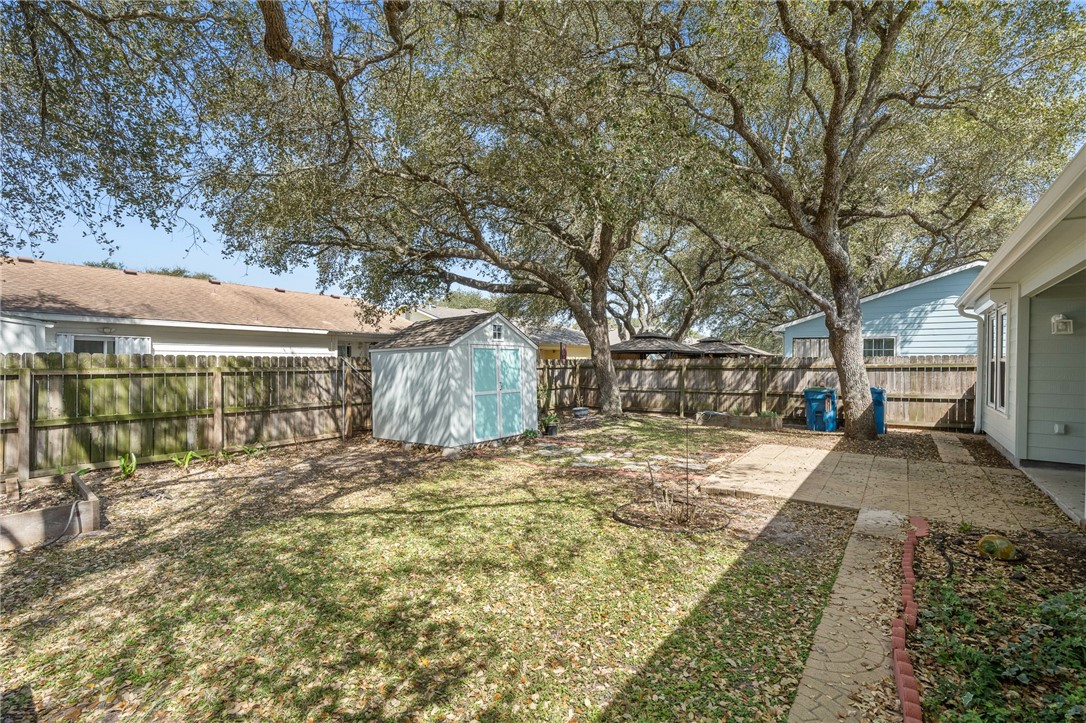 125 Breezy St Property Photo 31