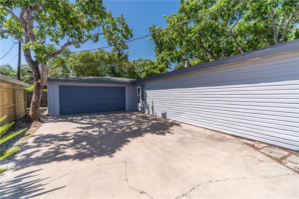 466 Barracuda Pl Property Photo 3