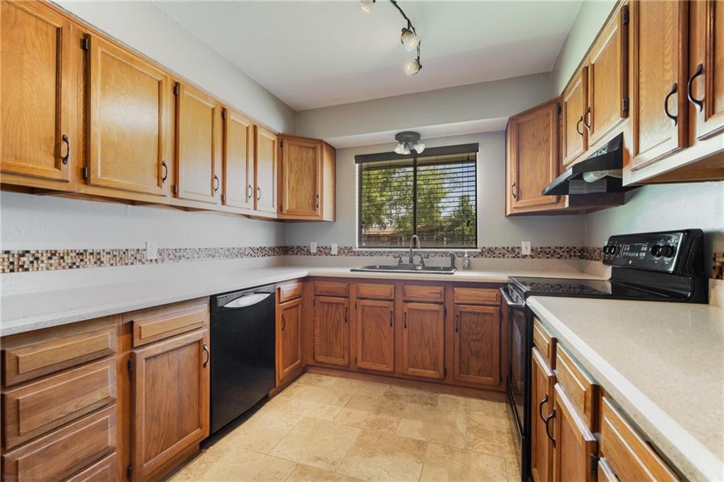 466 Barracuda Pl Property Photo 6