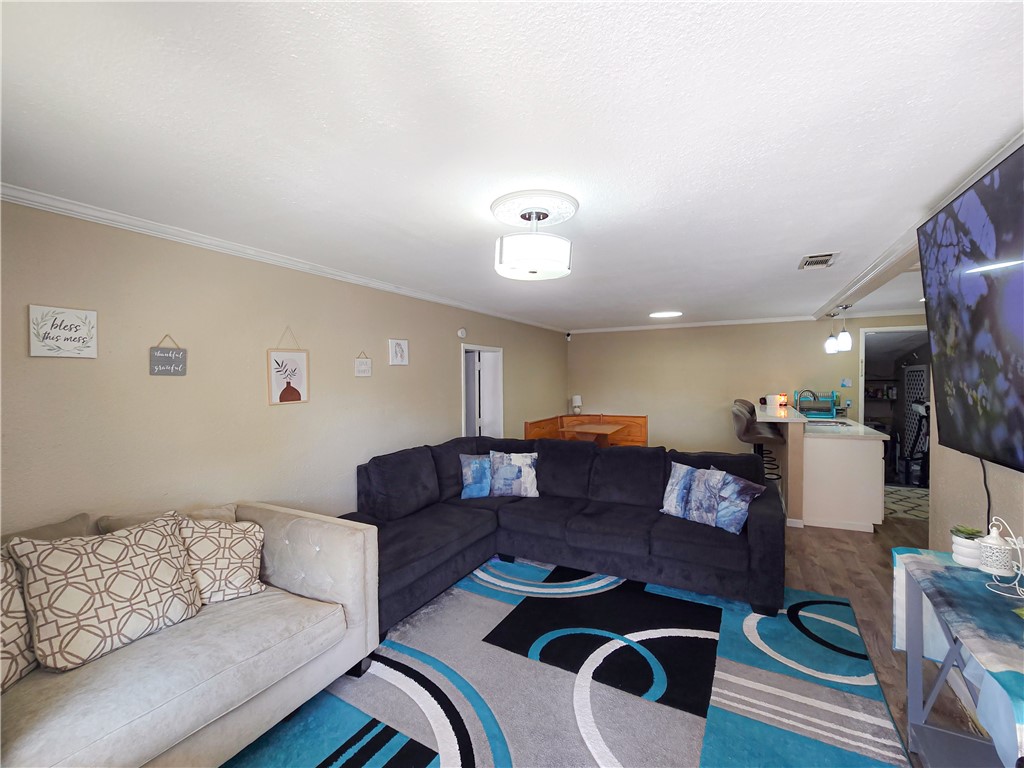 1025 Northcliff Dr Property Photo 2