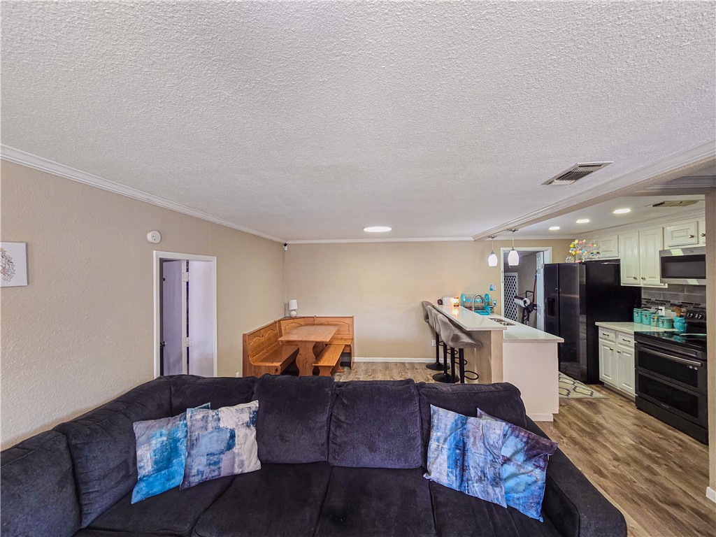1025 Northcliff Dr Property Photo 3