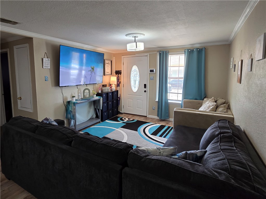 1025 Northcliff Dr Property Photo 4