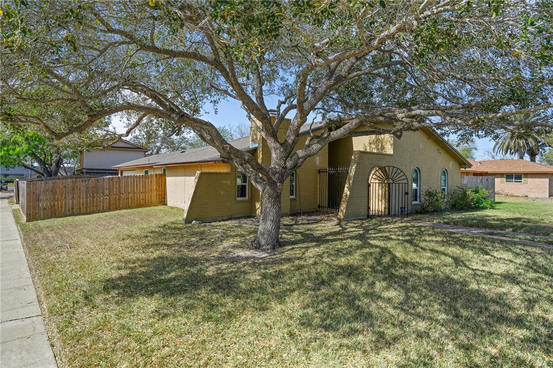 5325 Crestwick Dr Property Photo 3