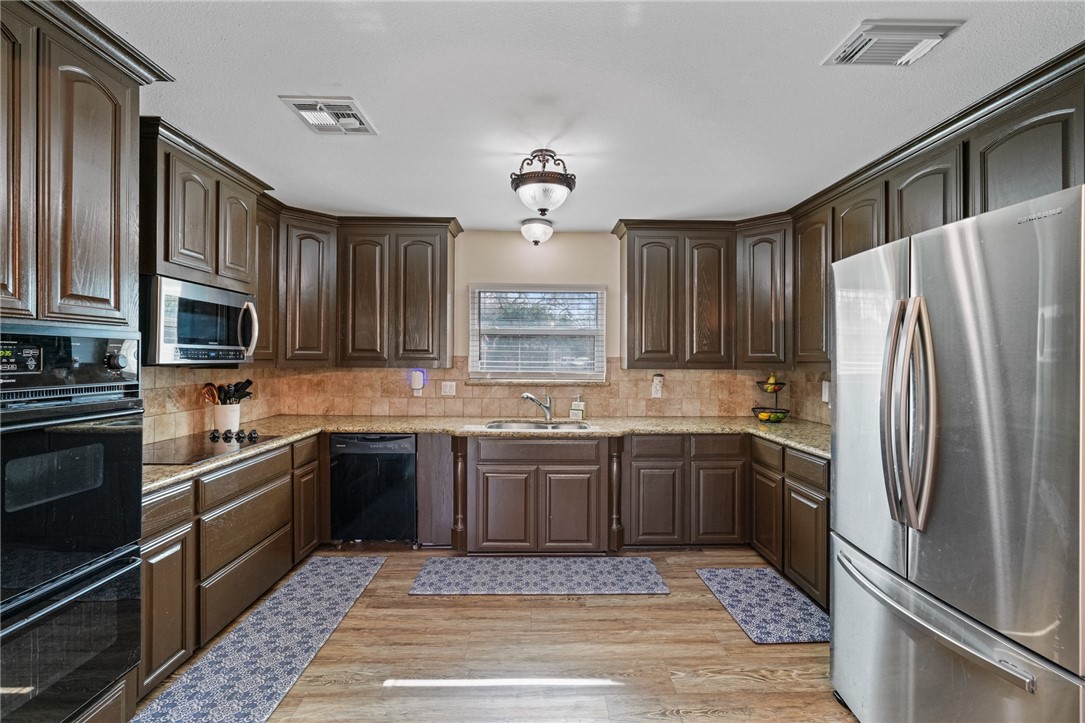 5325 Crestwick Dr Property Photo 12