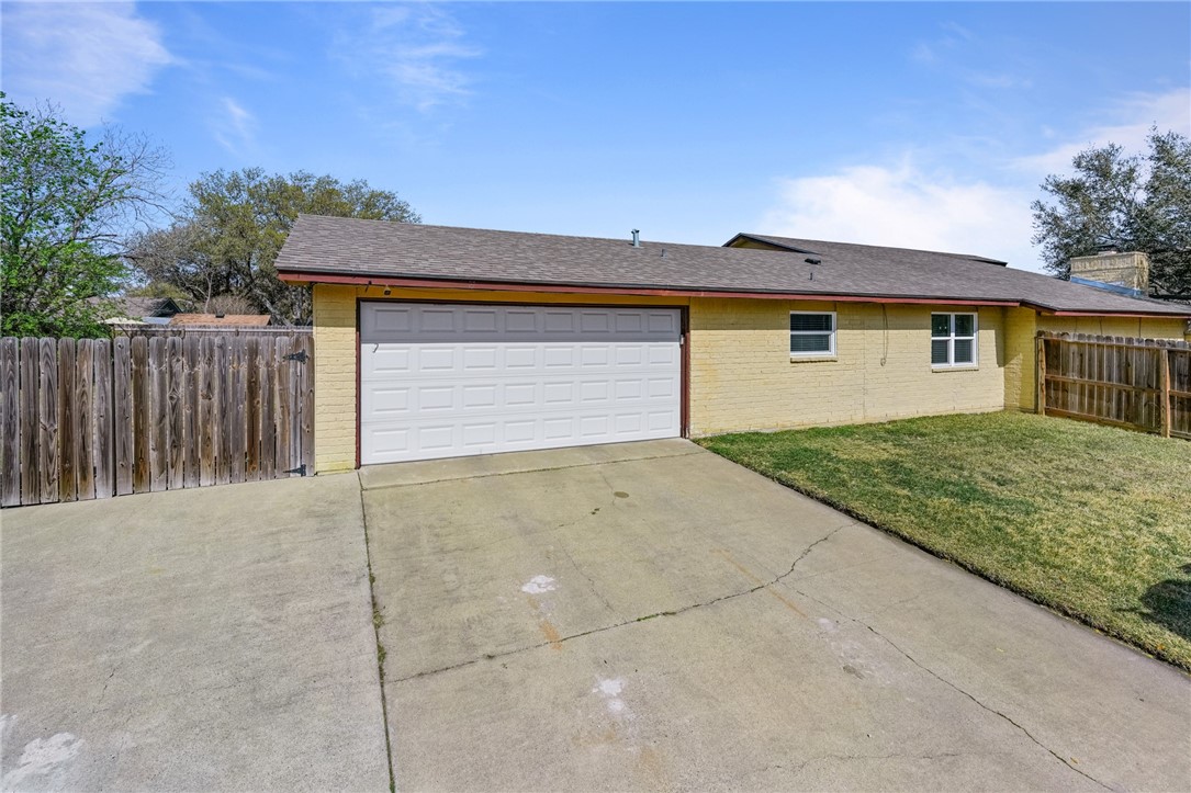 5325 Crestwick Dr Property Photo 23