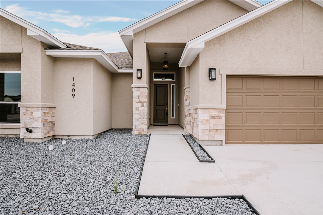 1409 Sansa St Property Photo 2
