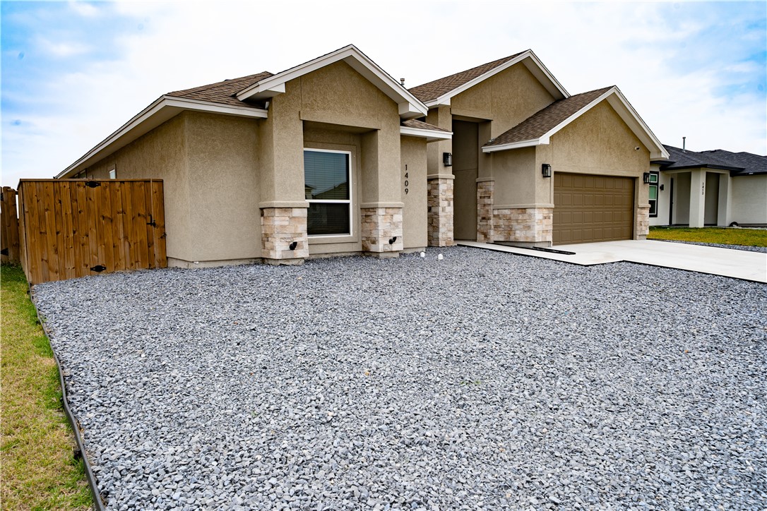 1409 Sansa St Property Photo 3