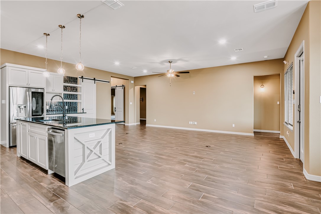 1409 Sansa St Property Photo 5