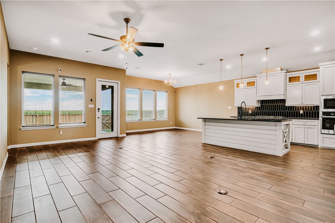 1409 Sansa St Property Photo 6