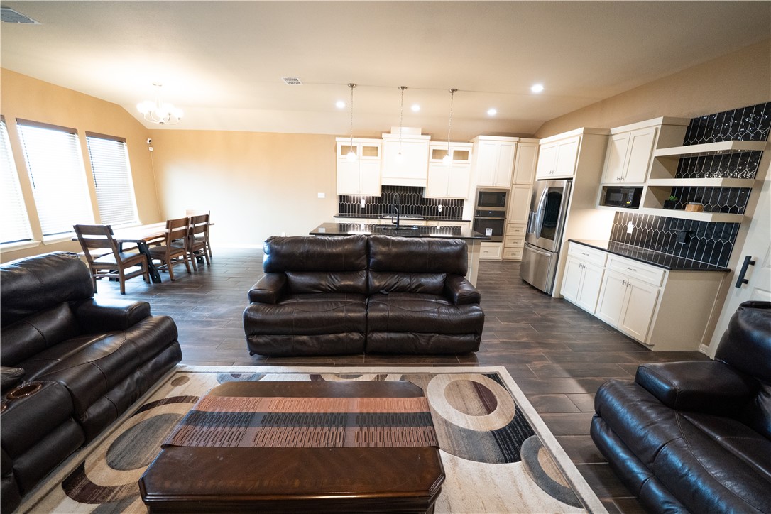 1409 Sansa St Property Photo 8